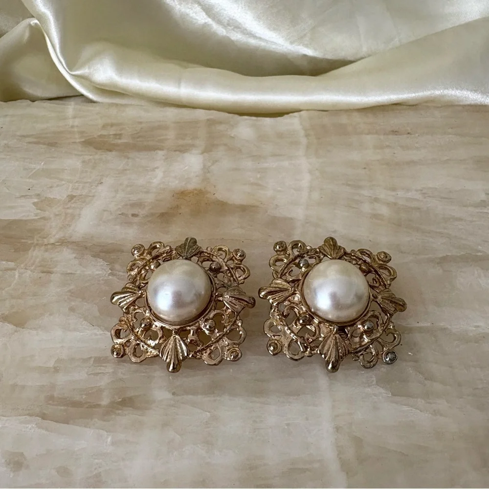 Vintage gold tone large clip on earrings pearl glam filigree baroque